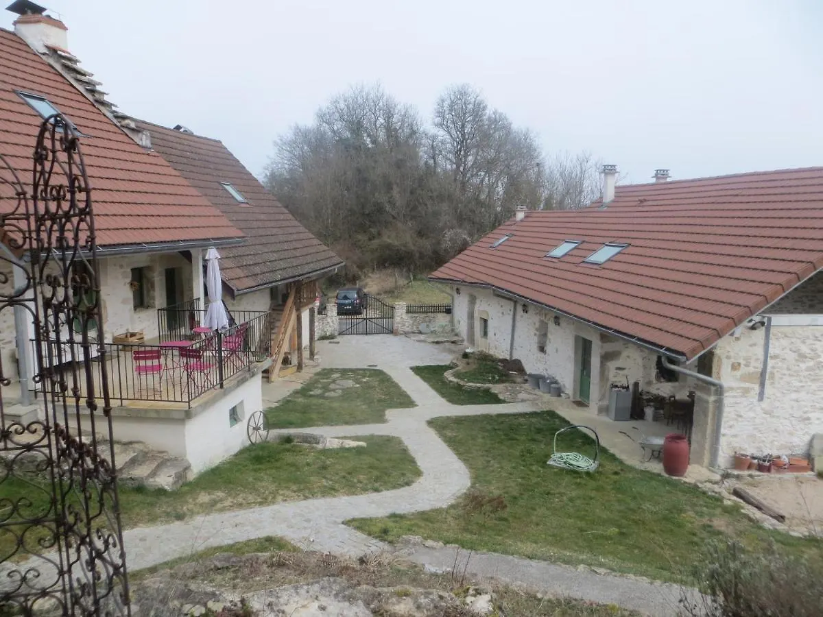 L'Hermitage Yenne Apartment